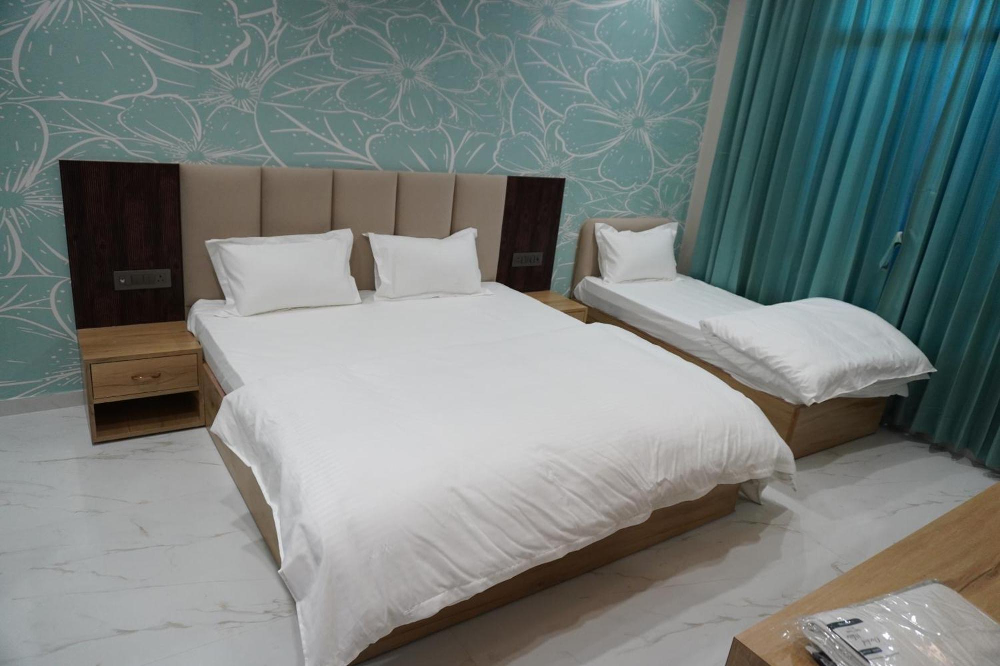 Hotel Heera Palace Khātu Εξωτερικό φωτογραφία