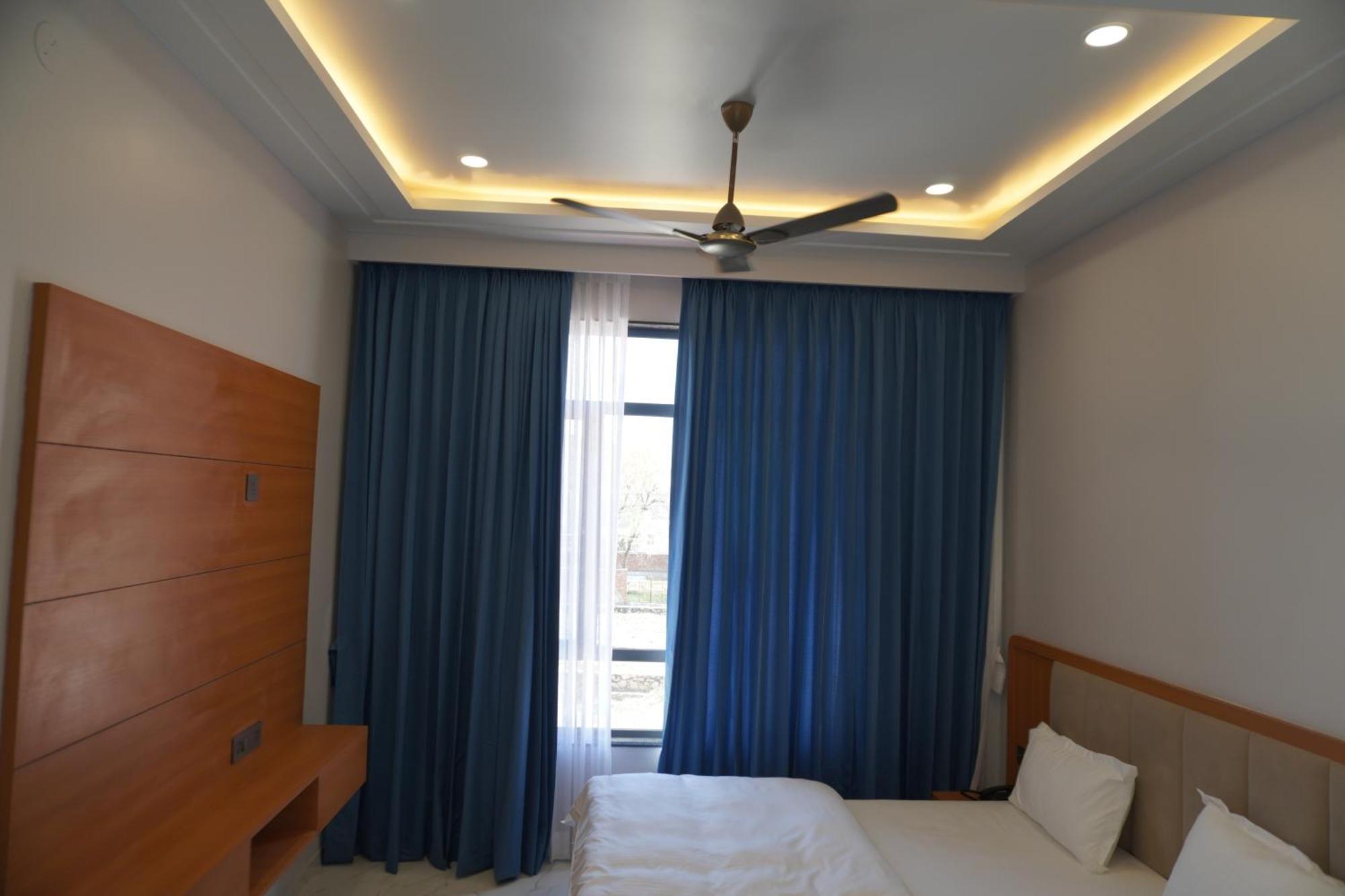 Hotel Heera Palace Khātu Εξωτερικό φωτογραφία