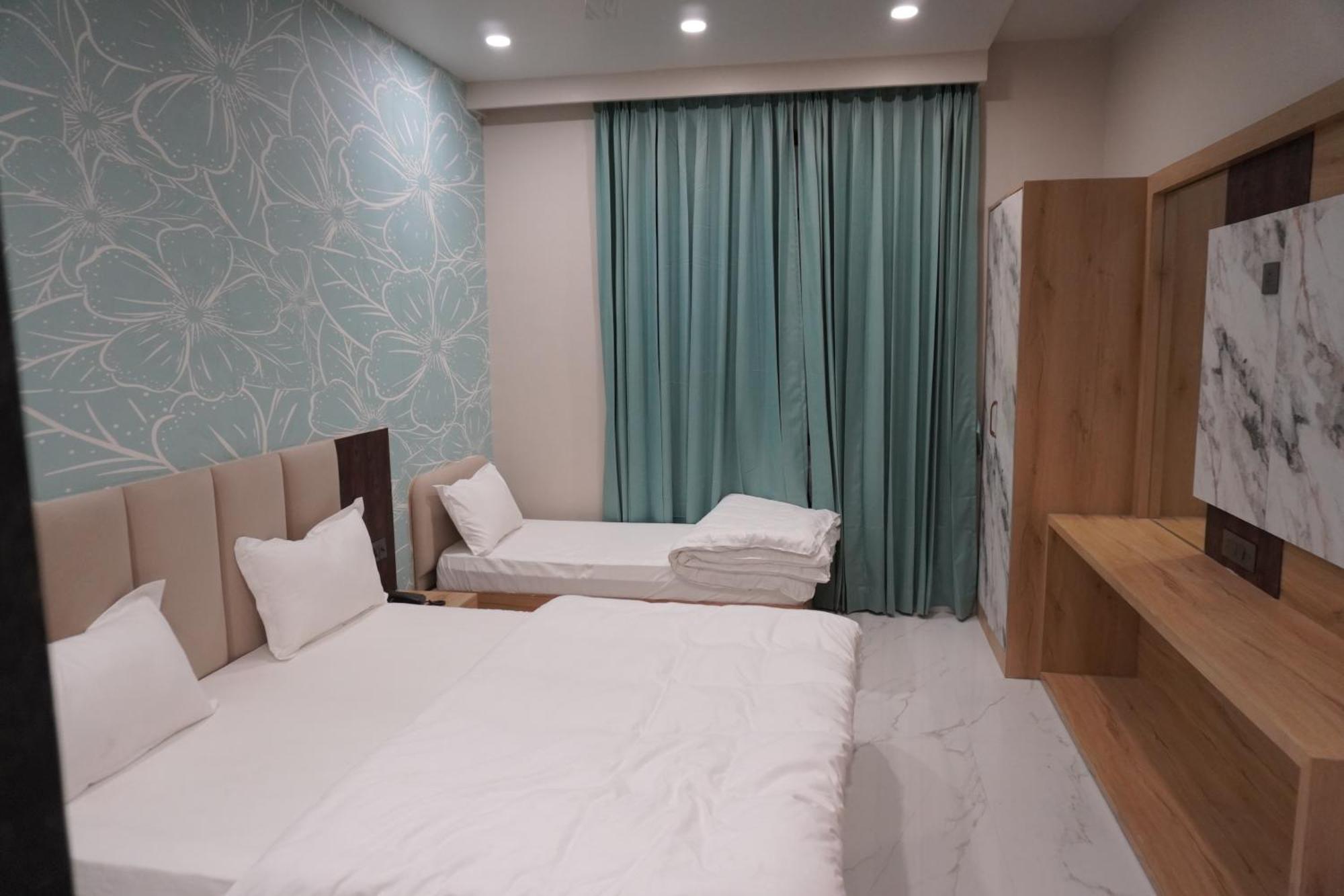 Hotel Heera Palace Khātu Εξωτερικό φωτογραφία